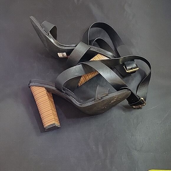 BRAND NEW LILIANA ANKLE STRAP POINTED TOE HIGH HEEL SANDAL - Picture 10 of 15